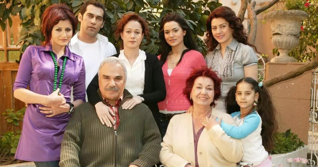 مسلسل الأوراق المتساقطة الحلقة 1 الاولي مدبلجة